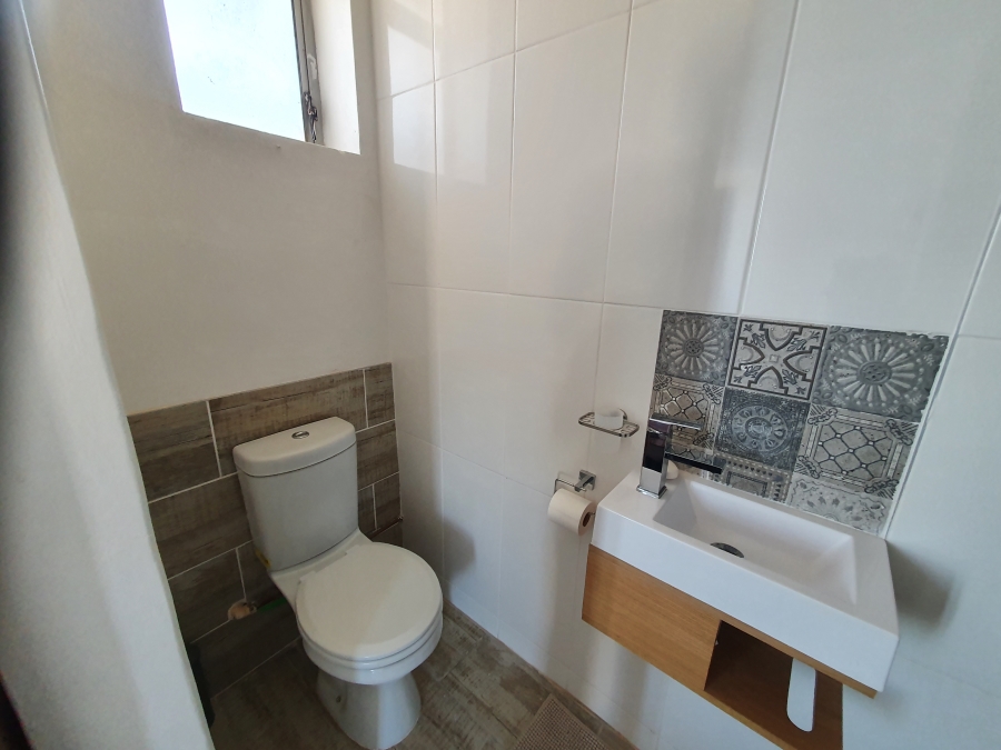 To Let 2 Bedroom Property for Rent in Summerstrand Eastern Cape